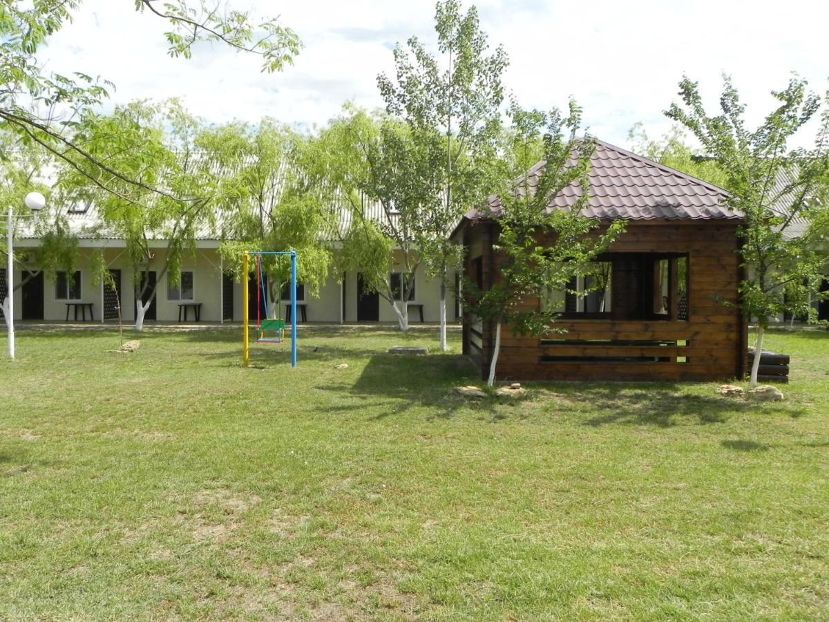 База Відпочинку "Сонячна" Primorskoye Bagian luar foto