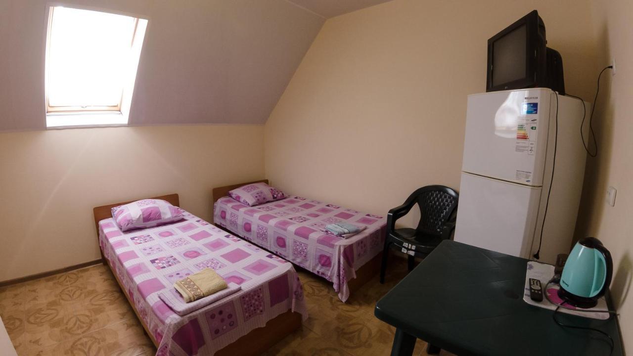 База Відпочинку "Сонячна" Primorskoye Bagian luar foto