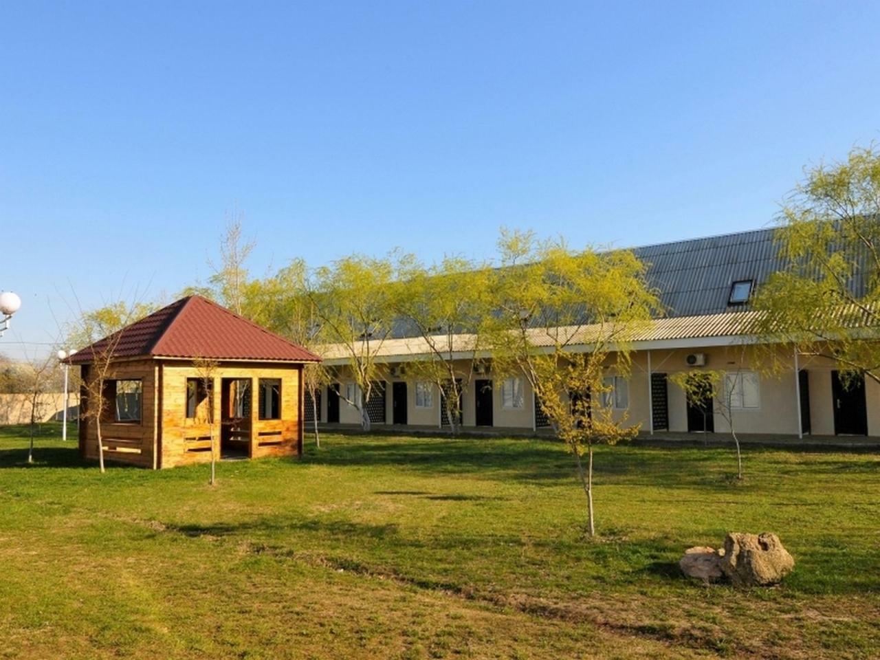 База Відпочинку "Сонячна" Primorskoye Bagian luar foto