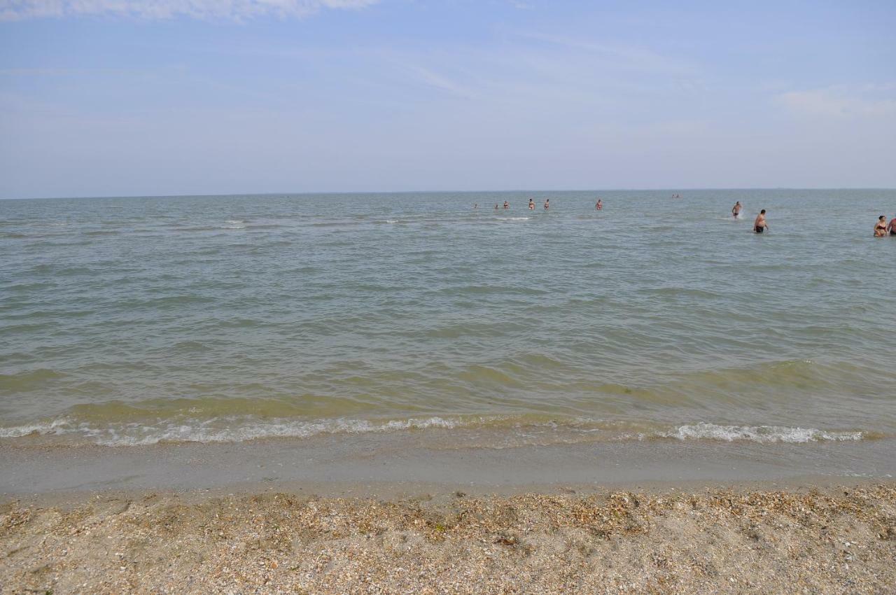 База Відпочинку "Сонячна" Primorskoye Bagian luar foto