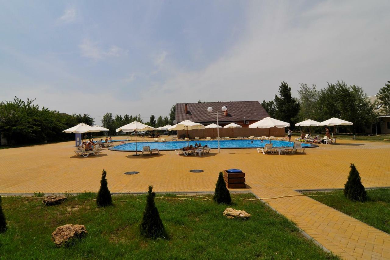 База Відпочинку "Сонячна" Primorskoye Bagian luar foto